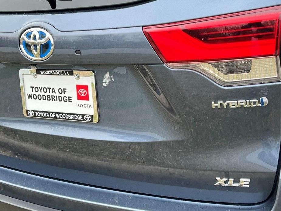 used 2019 Toyota Highlander Hybrid car, priced at $34,900