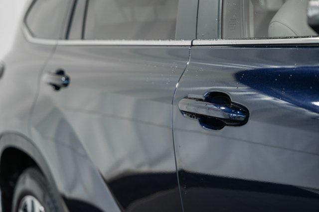 used 2024 Toyota Highlander car, priced at $43,500
