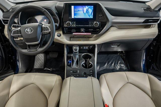 used 2024 Toyota Highlander car, priced at $43,500