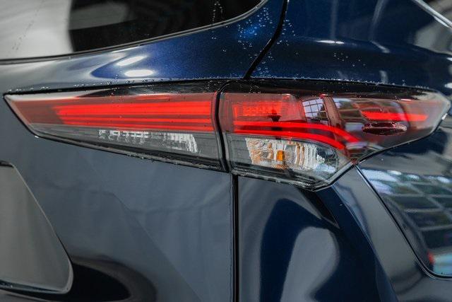 used 2024 Toyota Highlander car, priced at $43,500