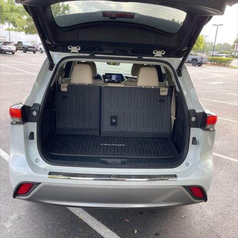 used 2022 Toyota Highlander car, priced at $43,000