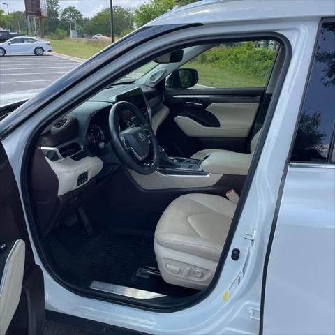 used 2022 Toyota Highlander car, priced at $43,000
