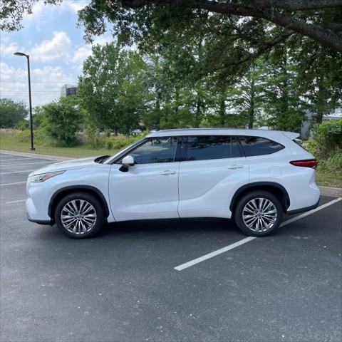 used 2022 Toyota Highlander car, priced at $43,000