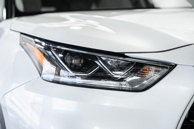 used 2022 Toyota Highlander car, priced at $42,500