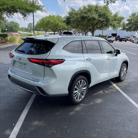 used 2022 Toyota Highlander car, priced at $43,000