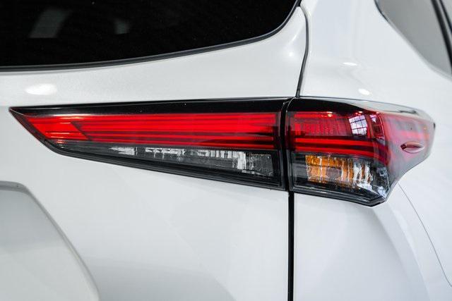 used 2022 Toyota Highlander car, priced at $42,500