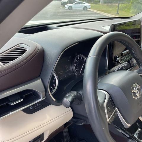 used 2022 Toyota Highlander car, priced at $43,000