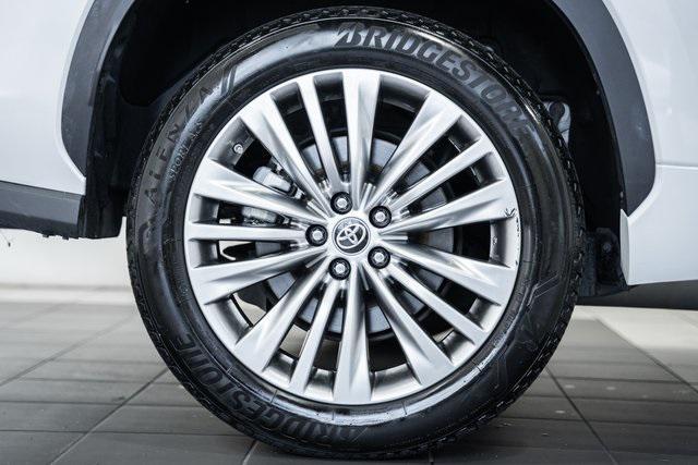 used 2022 Toyota Highlander car, priced at $42,500