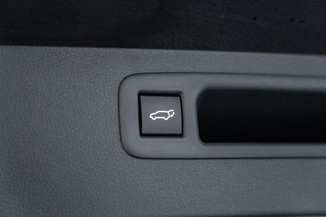 new 2025 Toyota Highlander Hybrid car, priced at $56,268