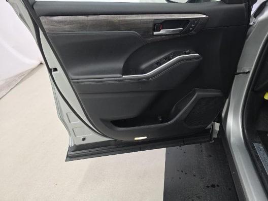 used 2023 Toyota Highlander Hybrid car, priced at $46,500