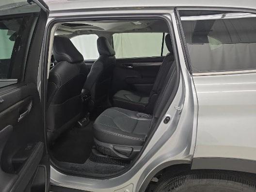 used 2023 Toyota Highlander Hybrid car, priced at $46,500