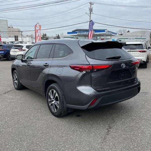 used 2021 Toyota Highlander Hybrid car, priced at $40,000