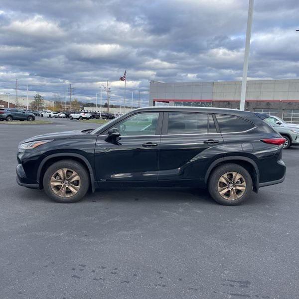 used 2023 Toyota Highlander Hybrid car, priced at $41,500