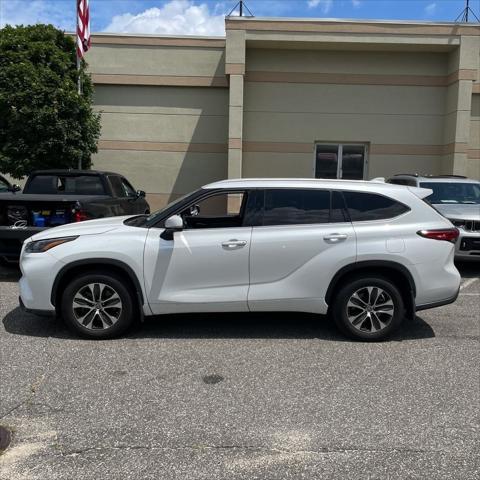 used 2022 Toyota Highlander car, priced at $38,000