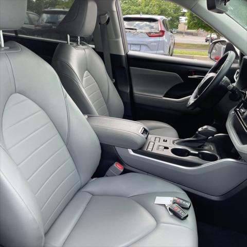used 2022 Toyota Highlander car, priced at $38,000