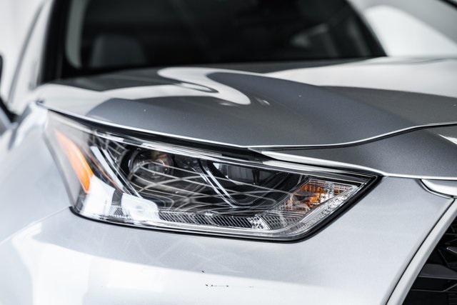 used 2022 Toyota Highlander car, priced at $32,000
