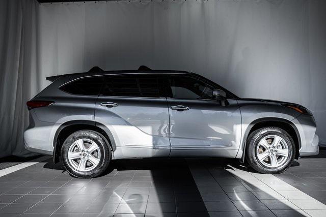 used 2022 Toyota Highlander car, priced at $32,000