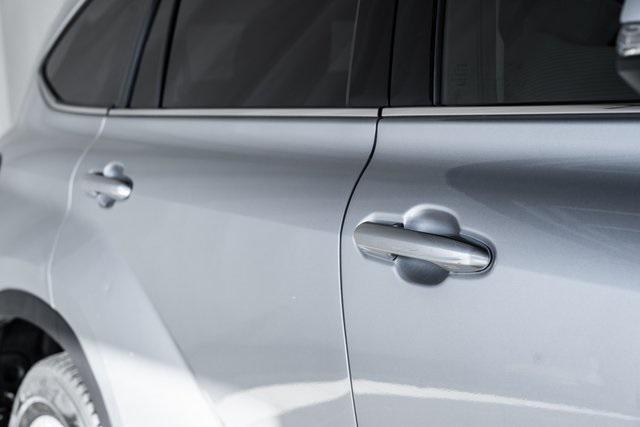 used 2022 Toyota Highlander car, priced at $32,000