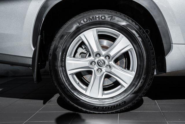 used 2022 Toyota Highlander car, priced at $32,000