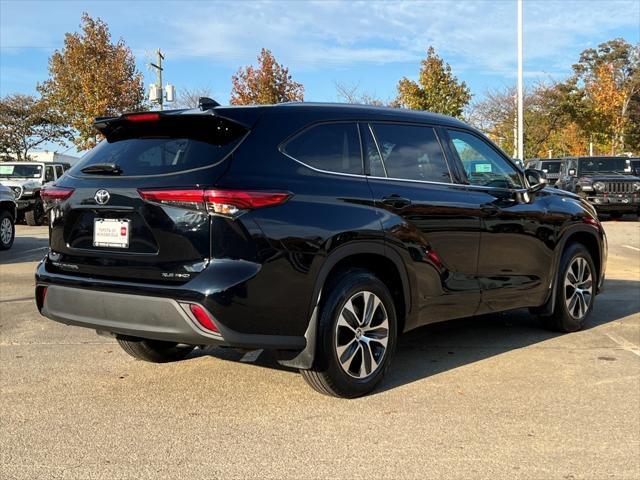 used 2021 Toyota Highlander car, priced at $28,500