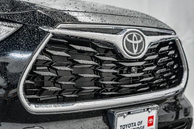 used 2025 Toyota Highlander Hybrid car, priced at $56,000