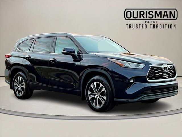 used 2020 Toyota Highlander car, priced at $31,000