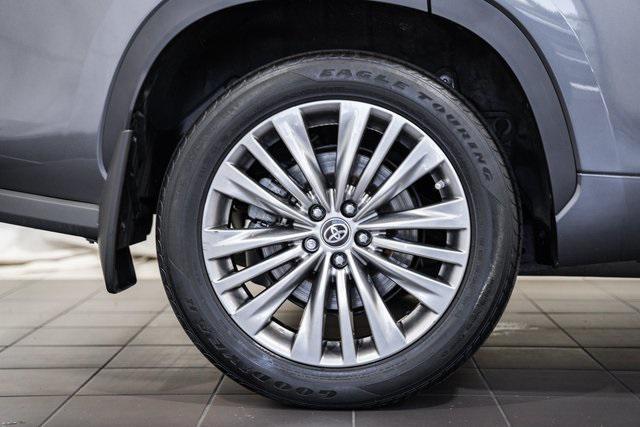 used 2022 Toyota Highlander car, priced at $39,500