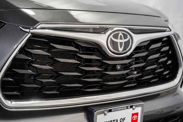 used 2022 Toyota Highlander car, priced at $39,500