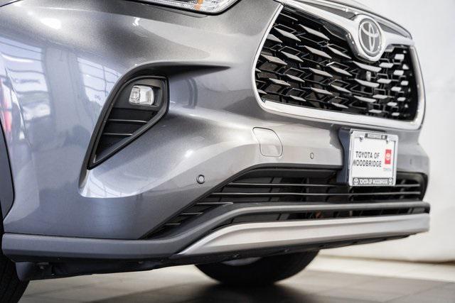 used 2022 Toyota Highlander car, priced at $39,500