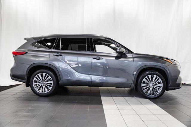 used 2022 Toyota Highlander car, priced at $39,500