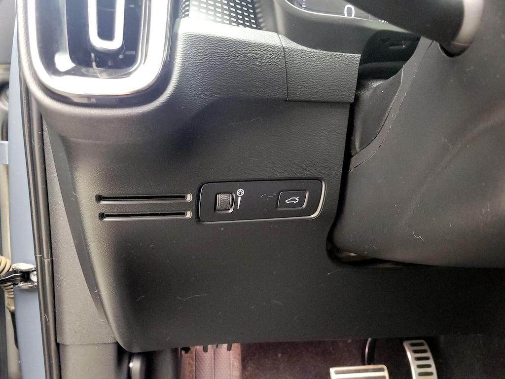 used 2021 Volvo XC40 car, priced at $29,998