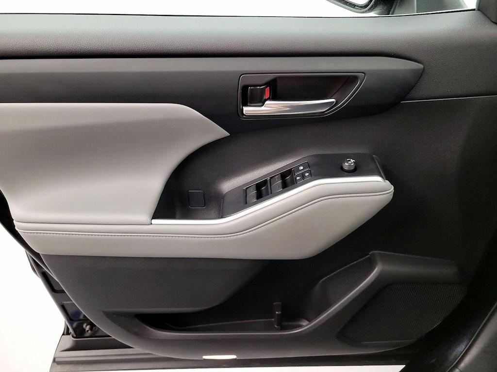 used 2021 Toyota Highlander Hybrid car, priced at $39,998