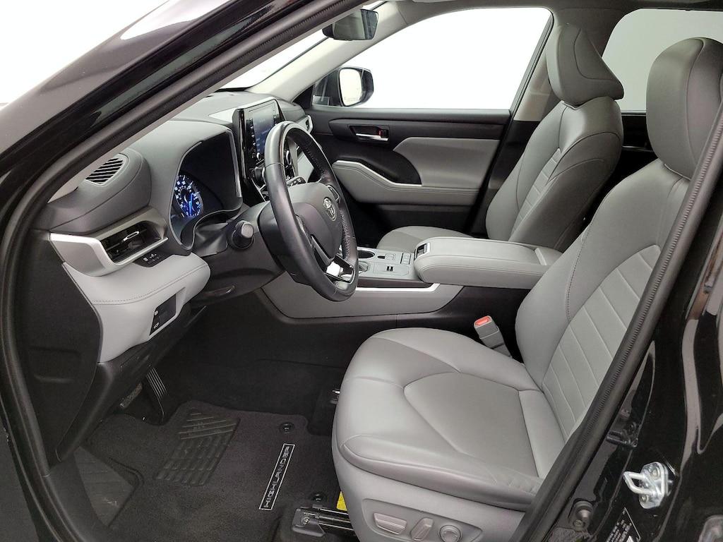 used 2021 Toyota Highlander Hybrid car, priced at $39,998