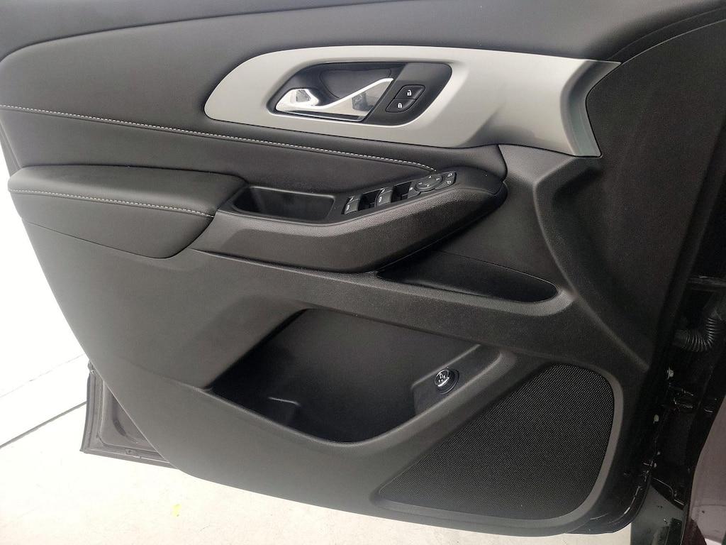 used 2022 Chevrolet Traverse car, priced at $33,998