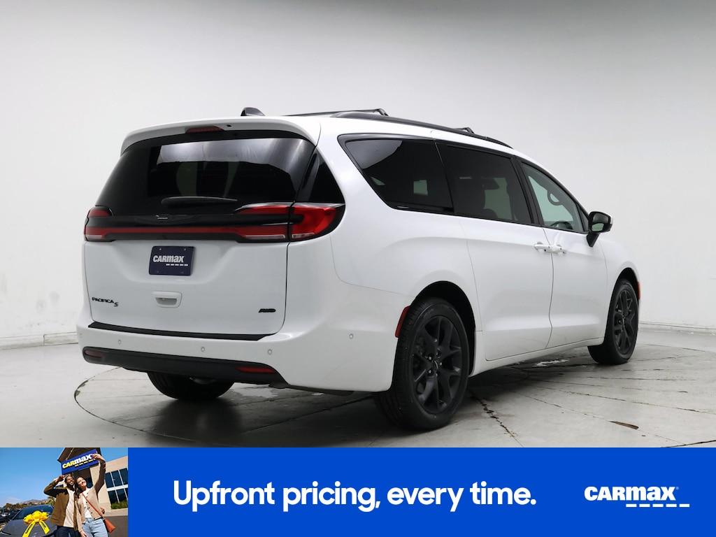 used 2023 Chrysler Pacifica car, priced at $37,998