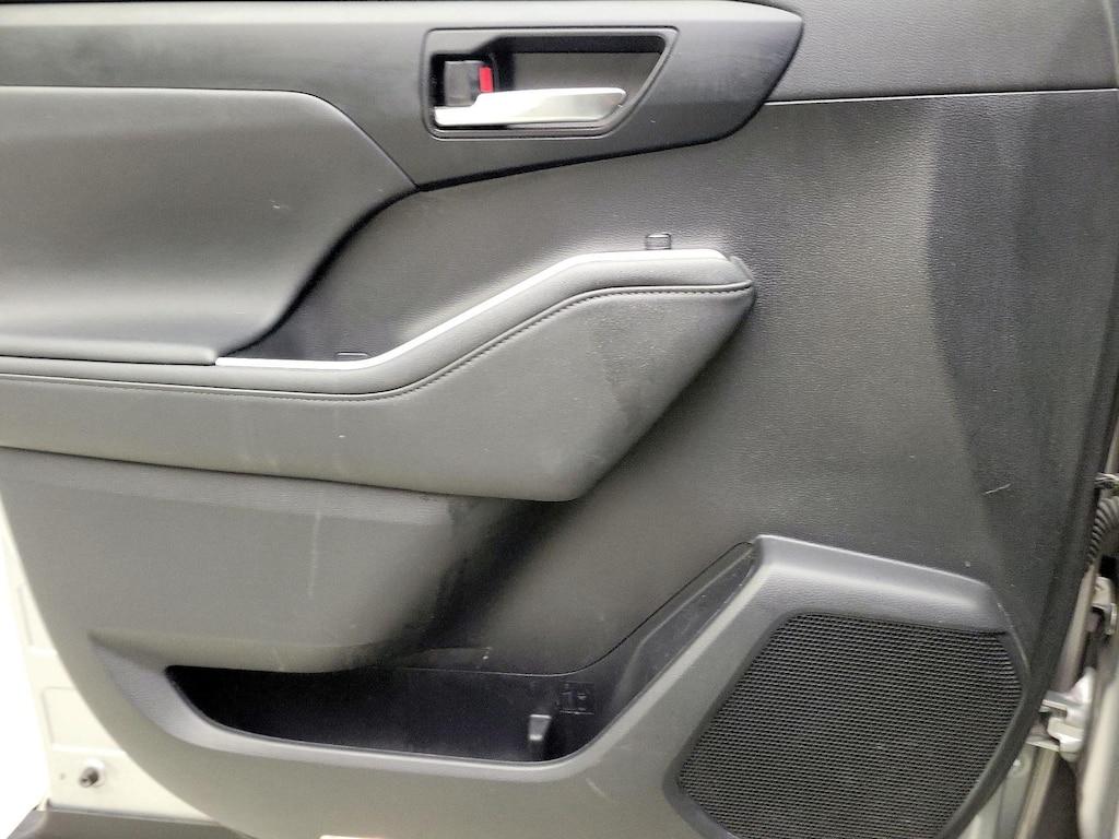 used 2021 Toyota Highlander car, priced at $26,998