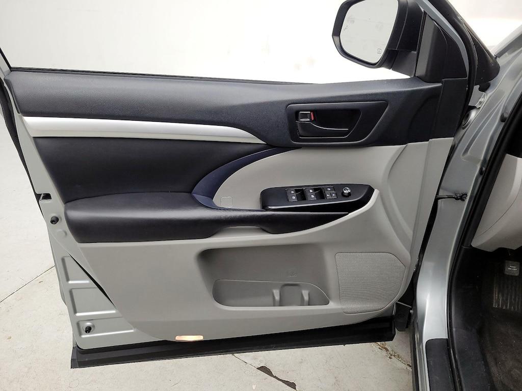 used 2019 Toyota Highlander car, priced at $25,998
