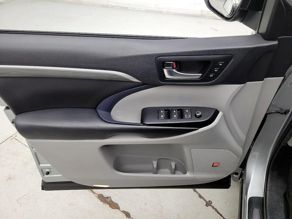 used 2019 Toyota Highlander car, priced at $28,998