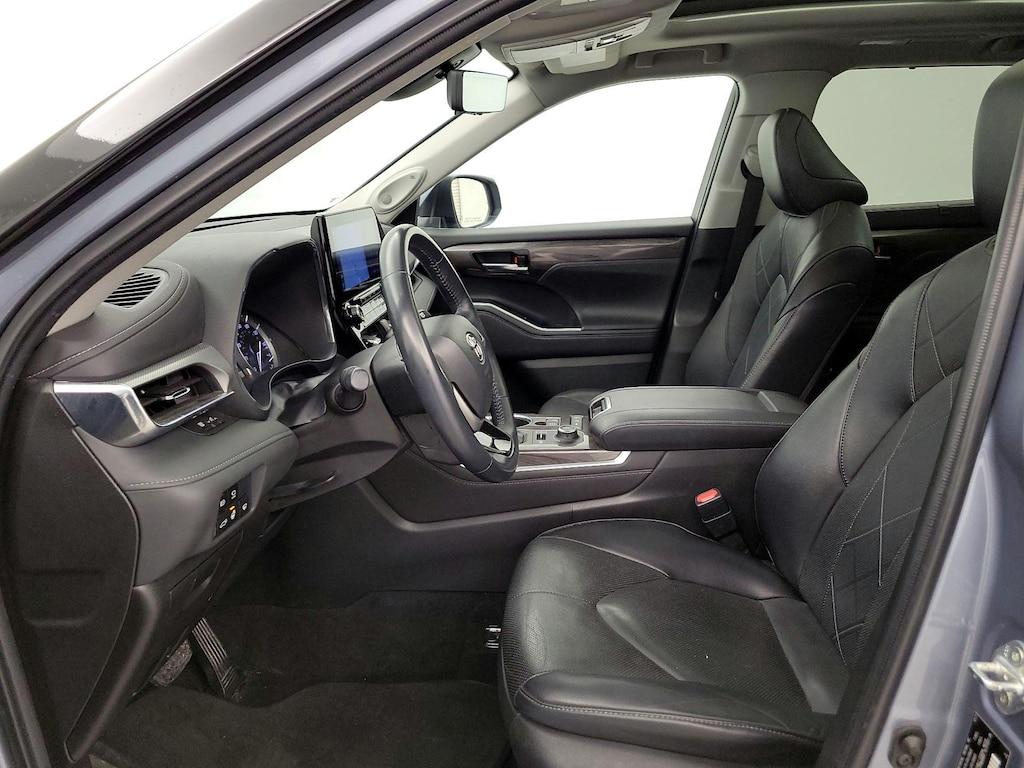 used 2022 Toyota Highlander car, priced at $41,998