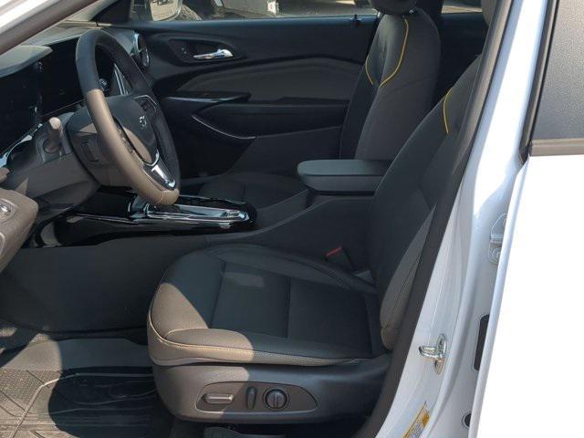 new 2025 Chevrolet Trax car, priced at $26,050
