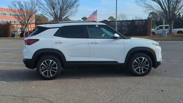 new 2025 Chevrolet TrailBlazer car, priced at $28,117