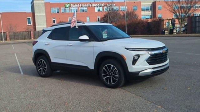 new 2025 Chevrolet TrailBlazer car, priced at $28,117