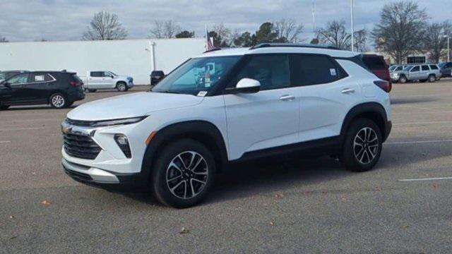 new 2025 Chevrolet TrailBlazer car, priced at $28,117