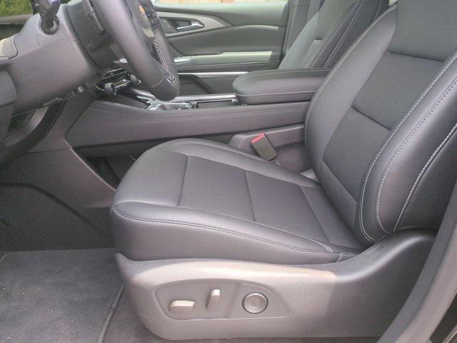 new 2025 Chevrolet Traverse car, priced at $45,195