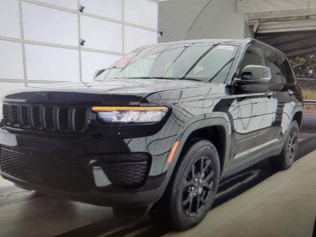 used 2024 Jeep Grand Cherokee car, priced at $38,316