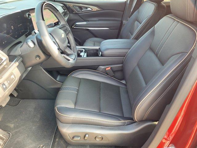 new 2025 Chevrolet Traverse car, priced at $55,006