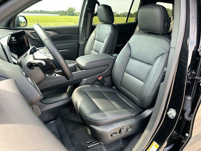 used 2025 Chevrolet Traverse car, priced at $44,995