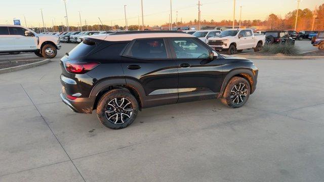 new 2025 Chevrolet TrailBlazer car, priced at $30,303