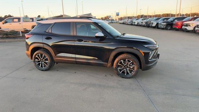 new 2025 Chevrolet TrailBlazer car, priced at $30,303