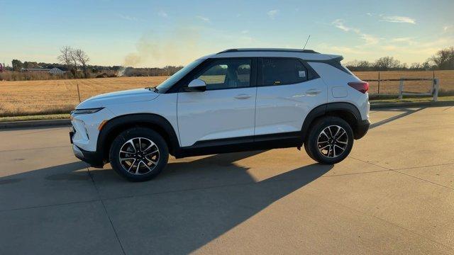 new 2025 Chevrolet TrailBlazer car, priced at $27,125